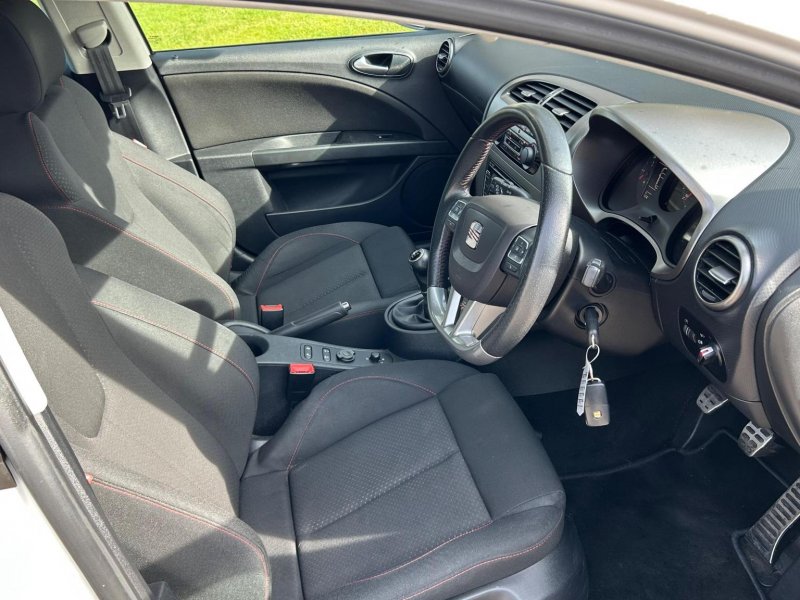 SEAT LEON