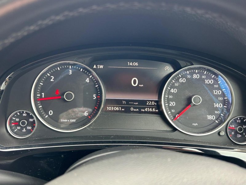 VOLKSWAGEN TOUAREG